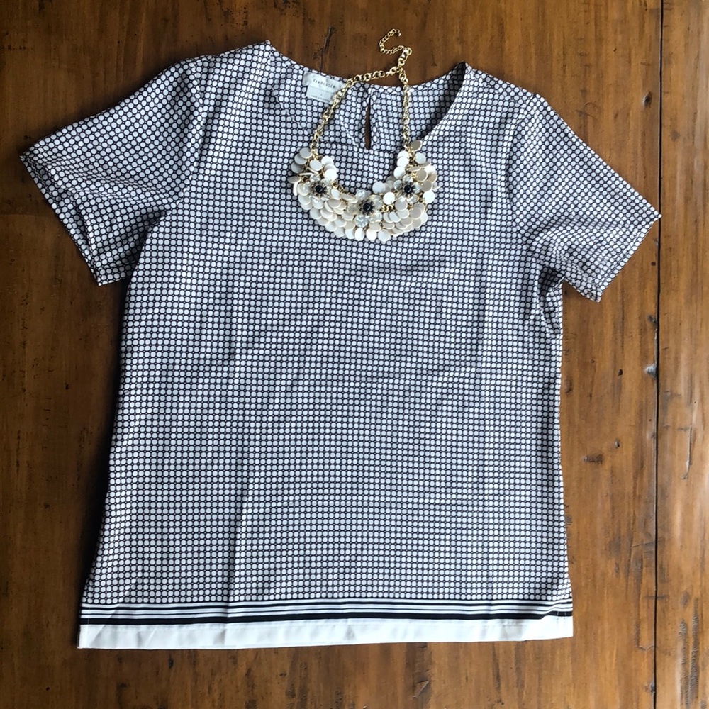 Van Heusen Black & White Short Sleeve Blouse With a Floral Bib Necklace Sz L